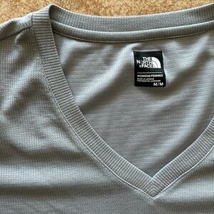 Super Soft North Face V-neck grey tee